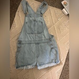 Short overalls